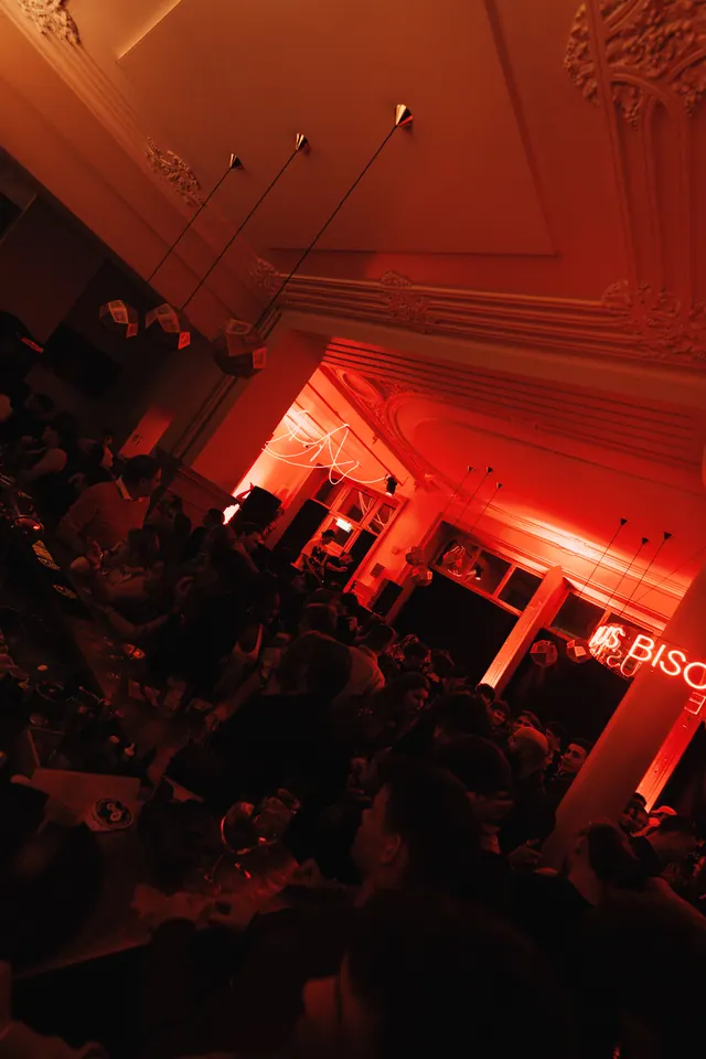 The crowd gathered in Le Moderne’s red light